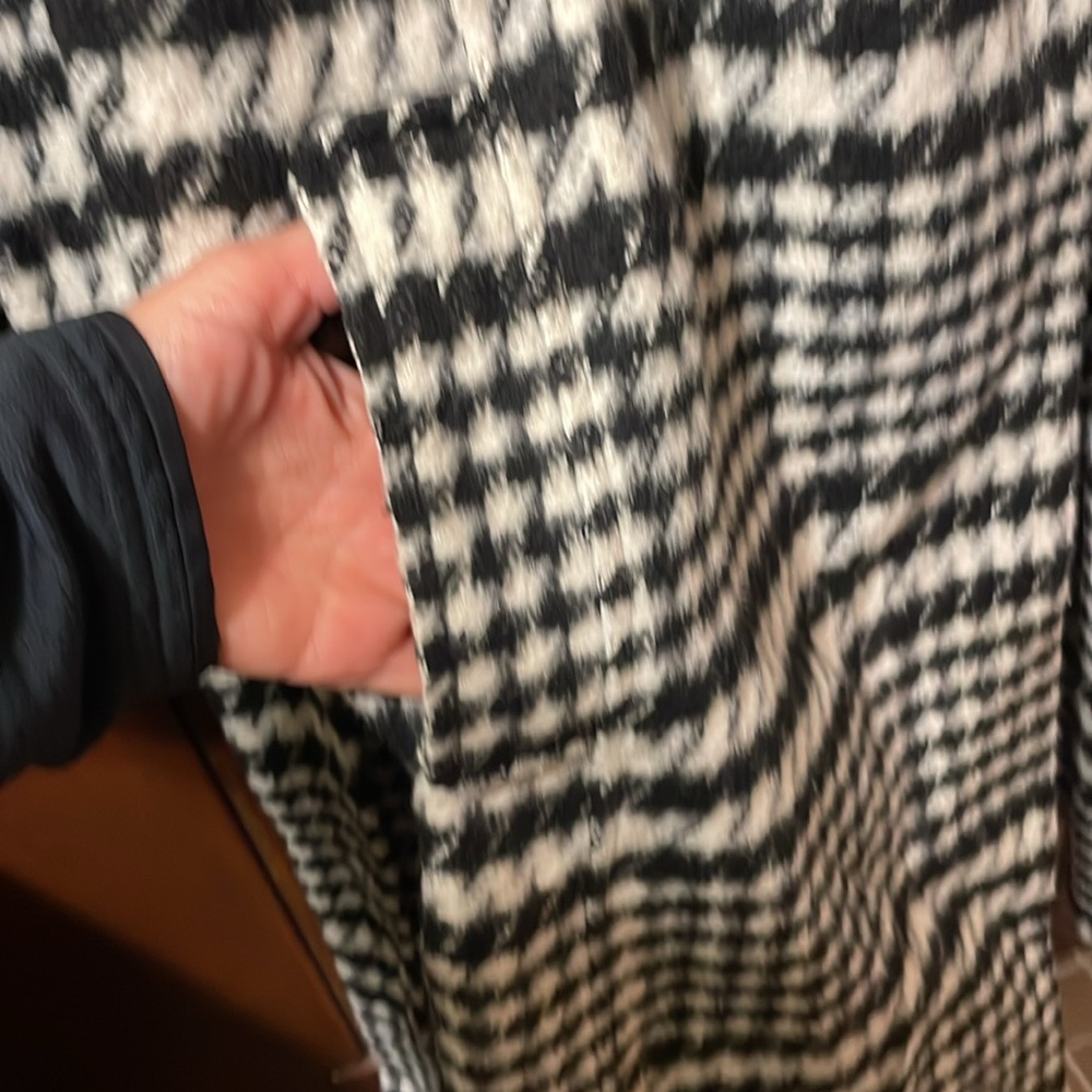 Joanna Hope Blk/Wht 100% Poly Houndstooth Coat w/Belt, Lg Collar & Pockets Sz 18 - Picture 5 of 8